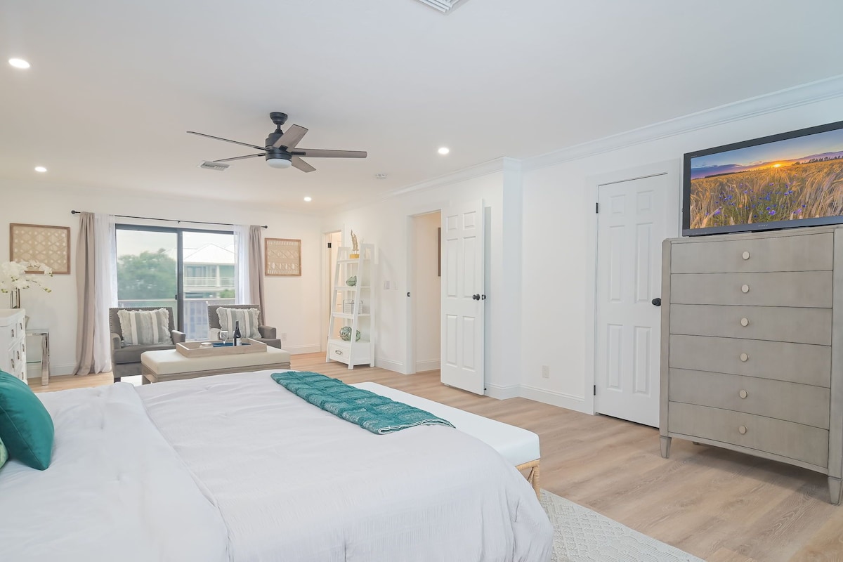 Photo 13 of Prime Location Close to Downtown Waterfront/ Boatslip 3 Bedroom 3 Bath Pool Home