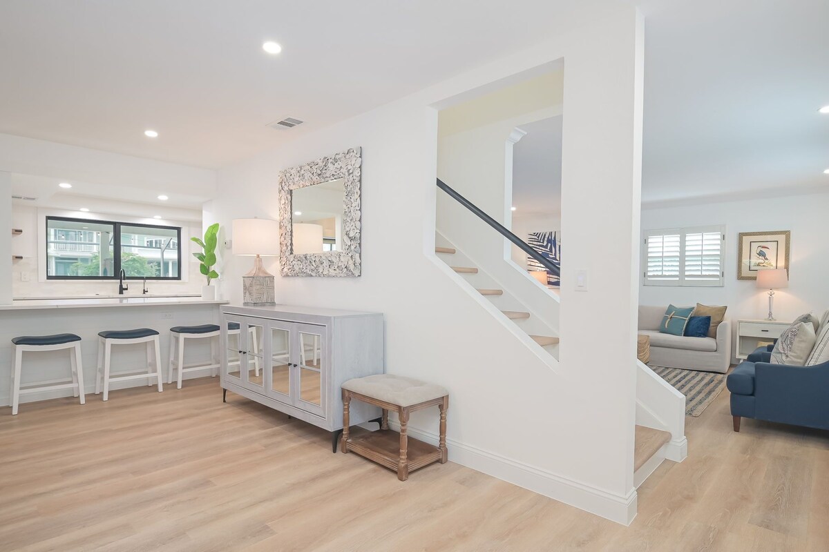 Photo 10 of Prime Location Close to Downtown Waterfront/ Boatslip 3 Bedroom 3 Bath Pool Home