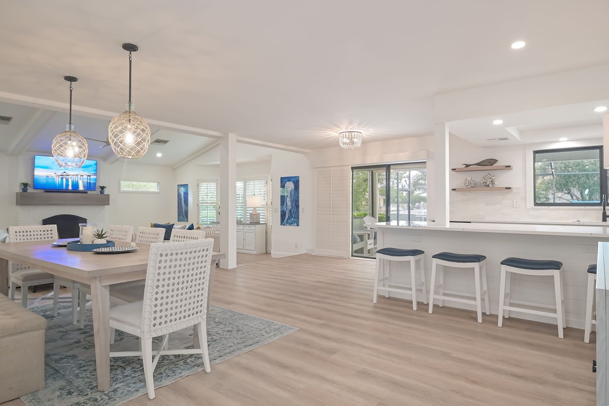 Photo 9 of Prime Location Close to Downtown Waterfront/ Boatslip 3 Bedroom 3 Bath Pool Home