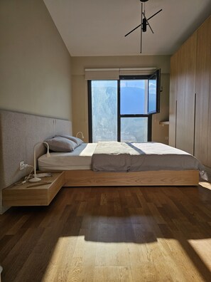2 bedrooms, desk, iron/ironing board, travel cot