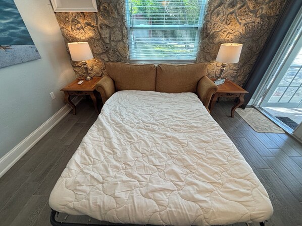 1 bedroom, desk, iron/ironing board, WiFi