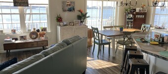 Peaceful Bayside Retreat! Water views with direct private beach access!
