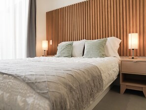 City Studio, 1 Queen Bed, Balcony | Living area
