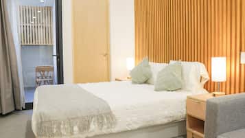 City Studio Suite, 1 Queen Bed with Sofa bed, Terrace | In-room safe, desk, laptop workspace, iron/ironing board