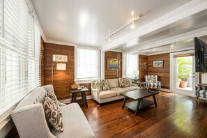 Smart TV - PAGITT HOUSE - 4/3.5 - OLD TOWN KEY WEST WITH POOL! (Key West)