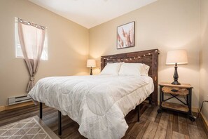 2 makuuhuonetta, silitysrauta/-lauta, vauvan matkasänky, ilmainen Wi-Fi