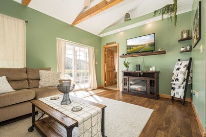 Cozy Getaway w/ Theater and Hot Tub