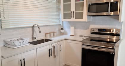 2 Bed parking gated modern