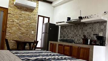 Cookware/dishes/utensils