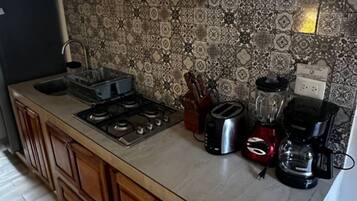 Cookware/dishes/utensils