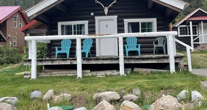 The Antler Cozy Cabin! Cooke City, at the entrance of Yellowstone's NE Gate and Lamar Valley