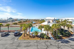Exterior - Moon Shadow: Wonderfully Appointed 5 Bedroom, 5.5 Bath Home in Gated Pool Community-Sleeps 10 (Navarre)