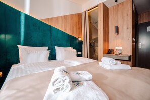 Habitación estándar doble | Ropa de cama hipoalergénica, minibar, sistema de insonorización