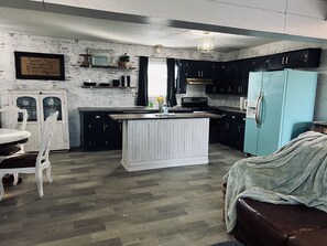 Fridge, microwave, oven, stovetop - Sunsets in Brookston (Brookston)