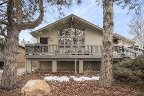 Terrace/patio - Charming Home in Country Club Flagstaff with Views (Flagstaff)