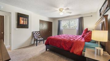 2 bedrooms, desk, iron/ironing board, WiFi