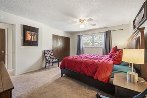 2 bedrooms, desk, iron/ironing board, WiFi