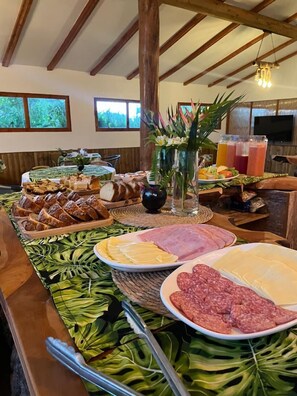 Free daily continental breakfast