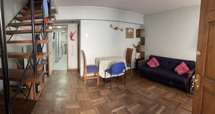 Centrally located, 5min walk Metro, near hospital, grocery, restaurants n bars.