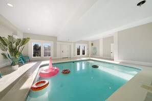 Indendørs pool