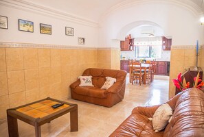 Living area - Monte JB-Monte João Moleiro, a large and welcoming space where nature rules. (Olhão)