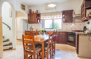 Private kitchen - Monte JB-Monte João Moleiro, a large and welcoming space where nature rules. (Olhão)
