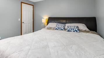 2 bedrooms, desk, iron/ironing board, free WiFi