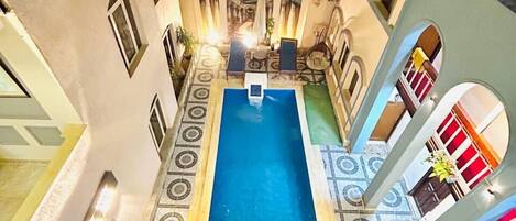Private spa tub