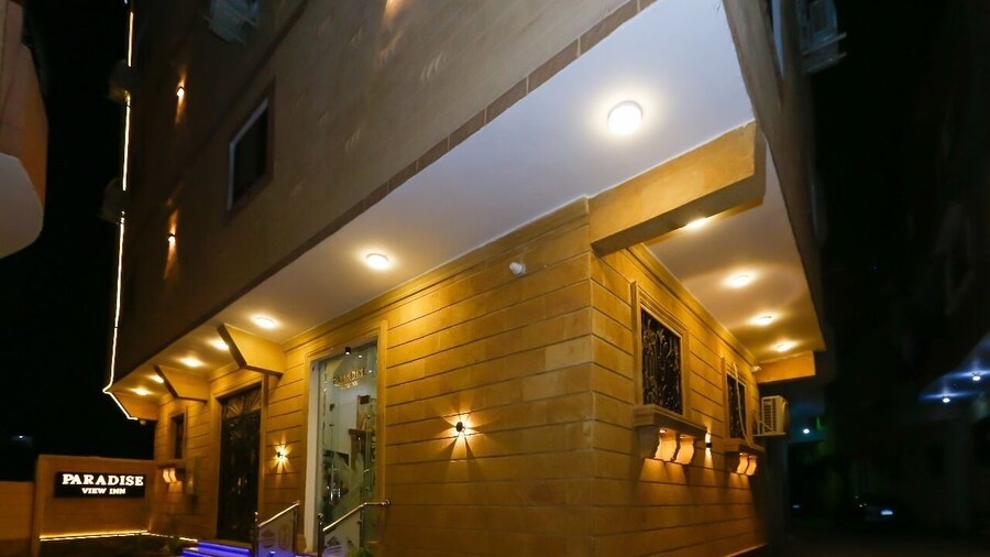 ゲストハウス パラダイス トップルーフ ピラミッドビュー