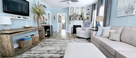 تلفزيون ذكي، مدفأة، كُتُب