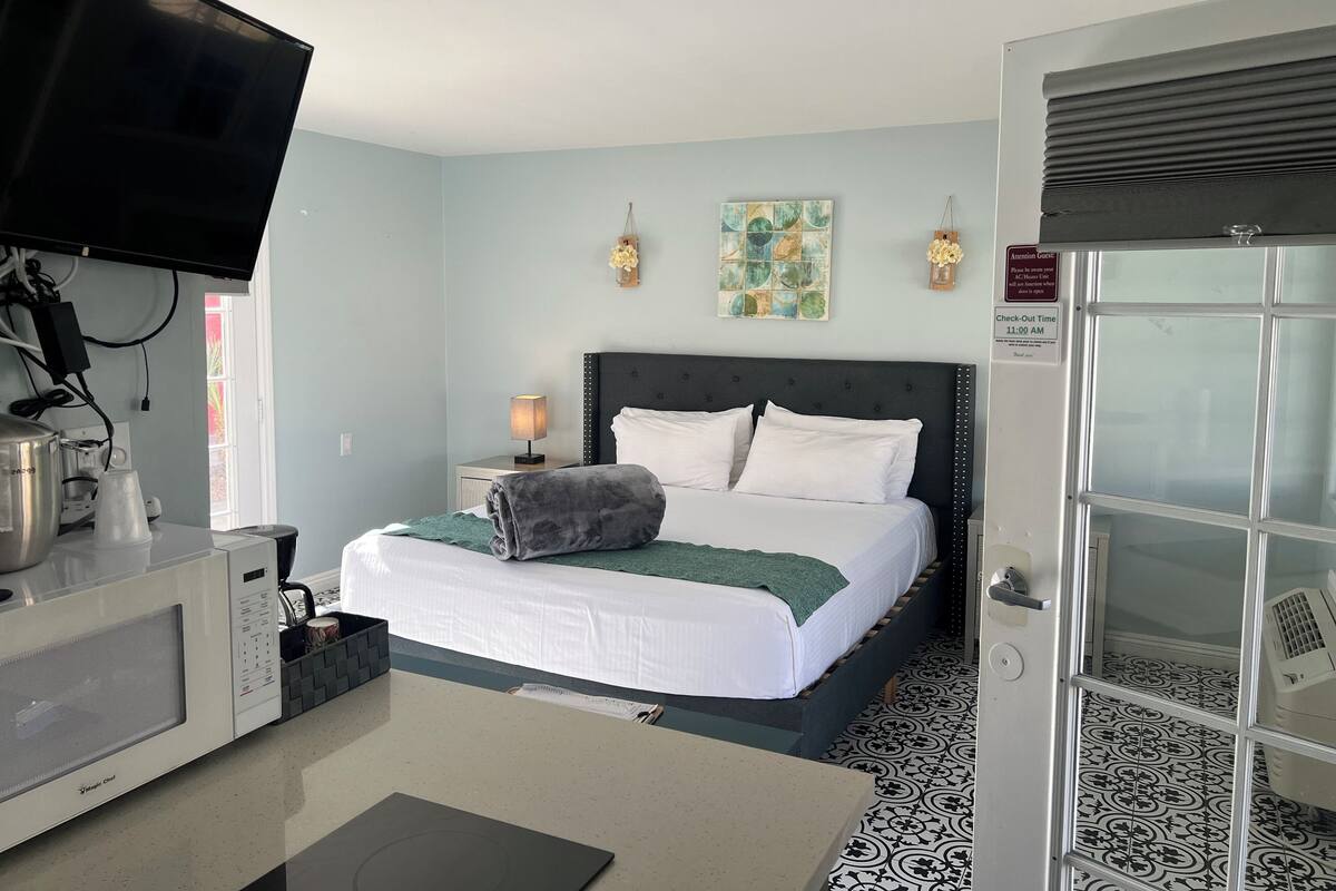Iron/ironing board (on request), WiFi (free), bed sheets