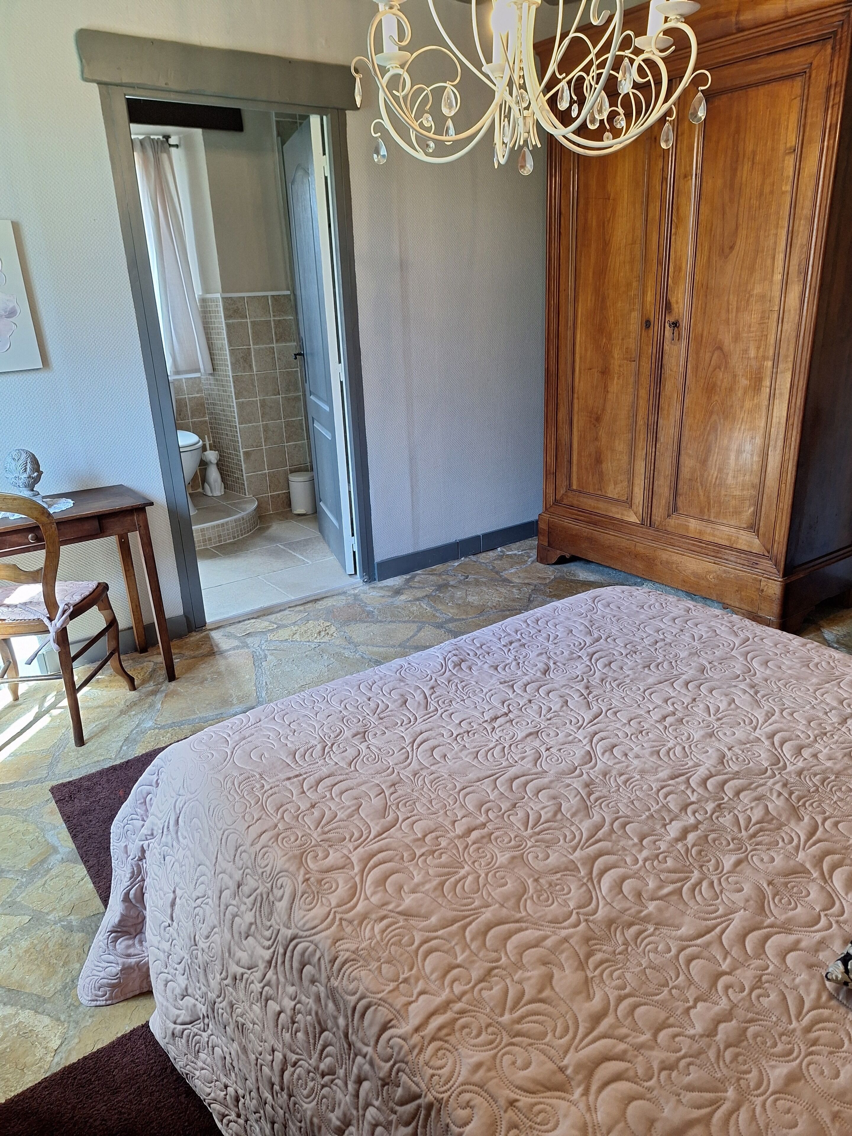 3 bedrooms, iron/ironing board, travel cot, free WiFi
