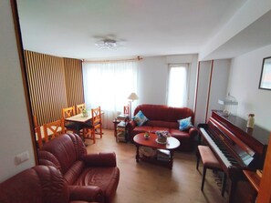 Télévision à écran plat de 32 pouces avec chaînes par câble