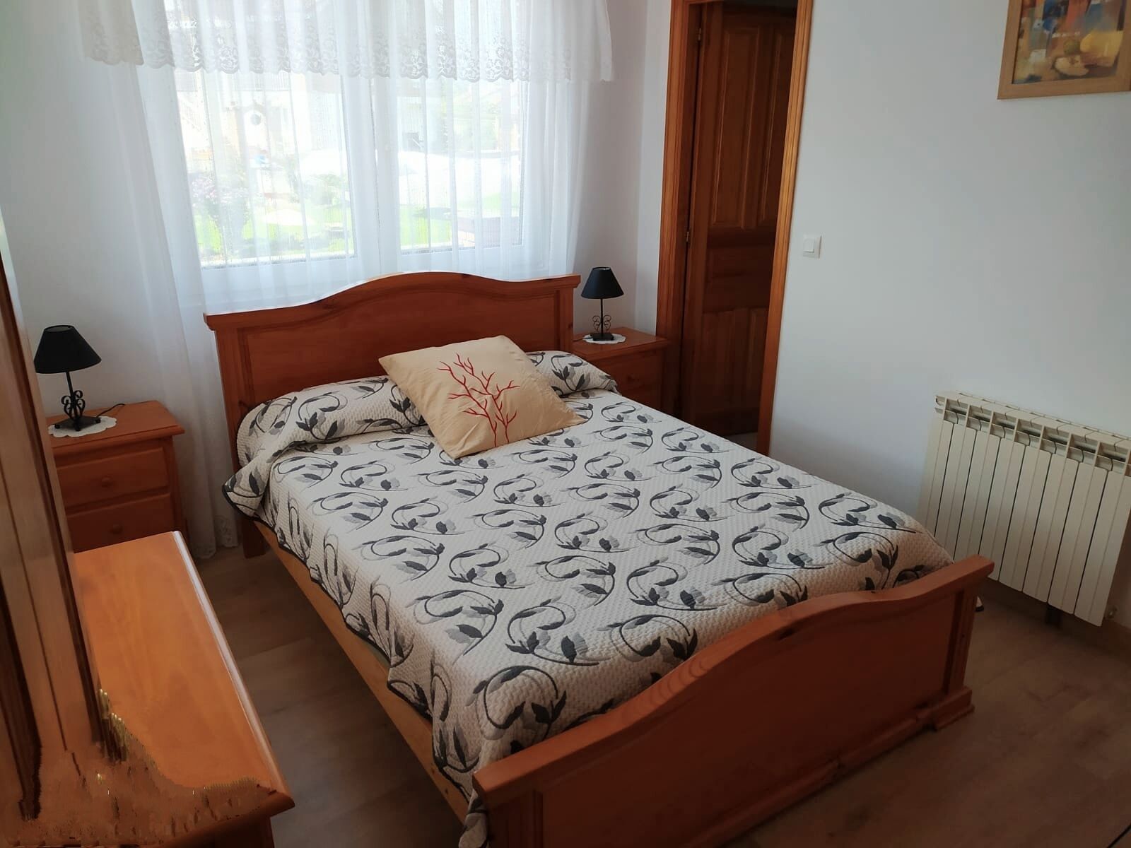 Single Room | Hypo-allergenic bedding, down comforters, in-room safe, desk