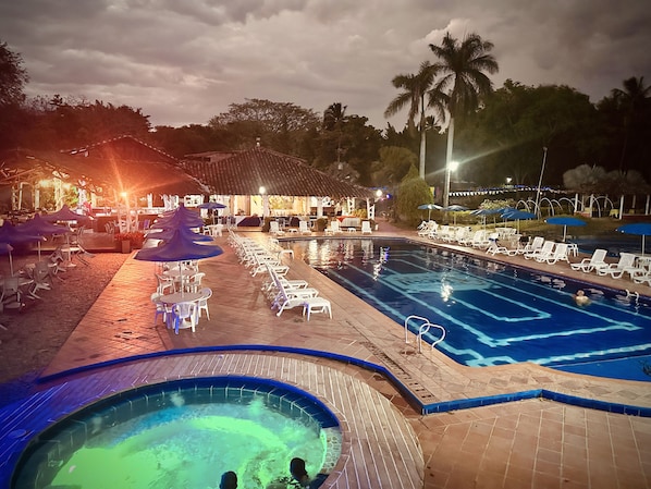 2 outdoor pools