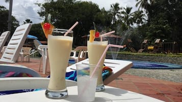 2 piscinas al aire libre