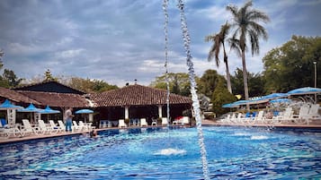 2 piscinas al aire libre