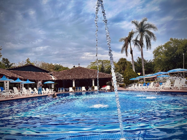 2 outdoor pools - Hosteria Real Santa Fe (Santa Fe de Antioquia)