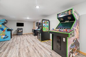 Children's area - Waterfront Log Cabin • Sauna • Game Room • Pontoon & Snowmobile Access (Hancock)