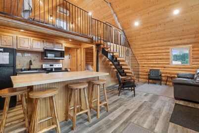 Waterfront Log Cabin • Sauna • Game Room • Pontoon & Snowmobile Access