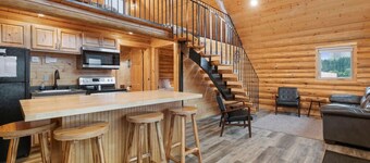 Waterfront Log Cabin • Sauna • Game Room • Pontoon & Snowmobile Access