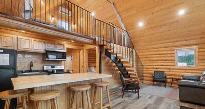 Waterfront Log Cabin • Sauna • Game Room • Pontoon & Snowmobile Access