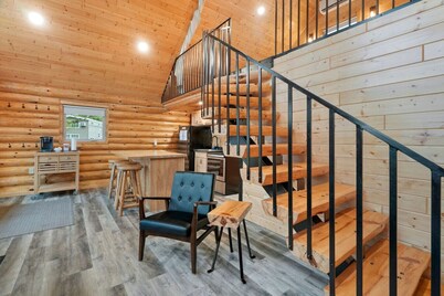 Waterfront Log Cabin • Sauna • Game Room • Pontoon & Snowmobile Access