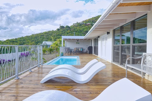 Searenity Villa in Cruz Bay with private pool and sunset view 