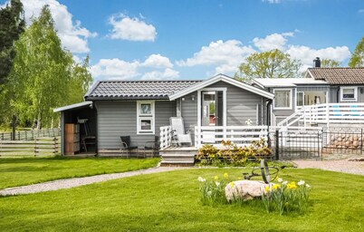 Lovely home in Hammarö with lake view