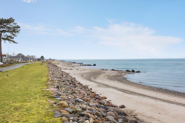 Tæt på stranden, fiskeri
