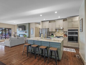 Private kitchen - Panoramic Lake View! Minutes from Rogers! 10+ Guests (Rogers)