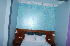 Deluxe tweepersoonskamer | Lakens van Egyptisch katoen, luxe beddengoed, een bureau, gratis wifi