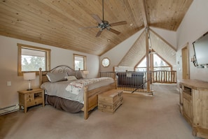4 bedrooms, desk, travel cot, free WiFi - Krowne Cabin: A Secluded Mountain House (Fairplay)