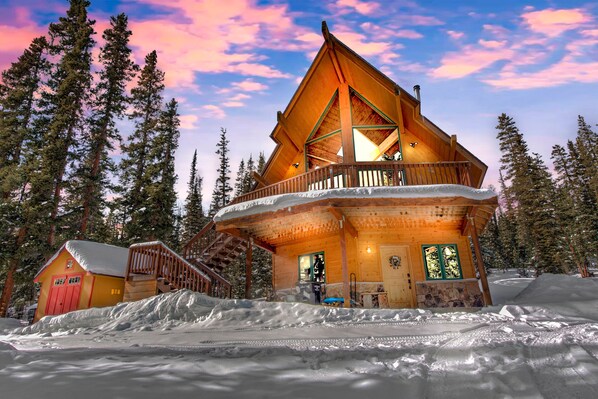 Exterior - Krowne Cabin: A Secluded Mountain House (Fairplay)